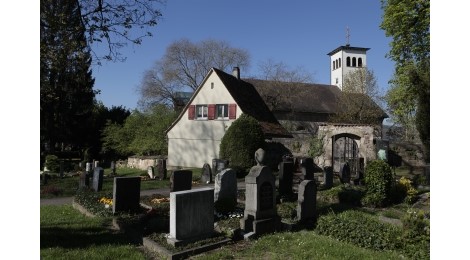 Ansicht von Kirche und Friedhof in Oberesslingen, 2019