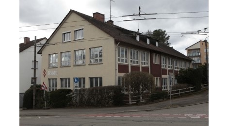 Firmengebäude von der Hegensberger Straße aus
